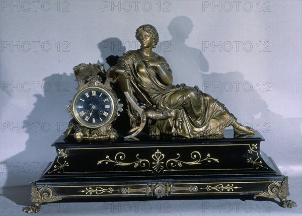 RELOJ DE SOBREMESA-ESTILO IMPERIO-FRANCIA-S XIX-51X70 CM-METAL,PIEDRA Y CRISTA
MADRID, BANCO