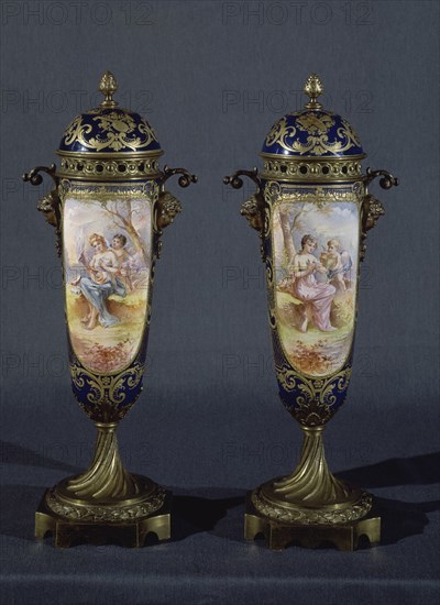 PAREJA DE JARRONES DE SEVRES-1771-FRANCIA-PINTURA DE ROCHE-PORCELANA/BRONCE
MADRID, BANCO