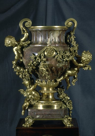 ROBERT
COPA-ESTILO SEGUNDO IMPERIO-FRANCIA-S XIX 2ªMITAD-MARMOL/BRONCE-72 CM ALT
MADRID, BANCO