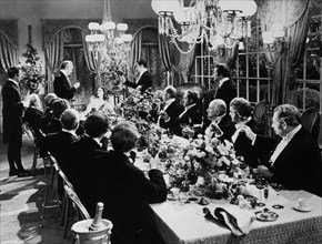 ESCENA"LOS HOMBRES QUE LA AMARON"POR LORETTA YOUNG

This image is not downloadable. Contact us