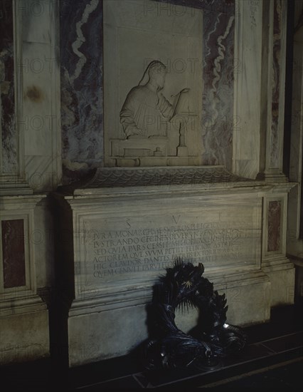 MORIGIA CAMILLO
INTERIOR-TUMBA DE DANTE CON RELIEVE E INSCRIPCION
RAVENA, TUMBA DE