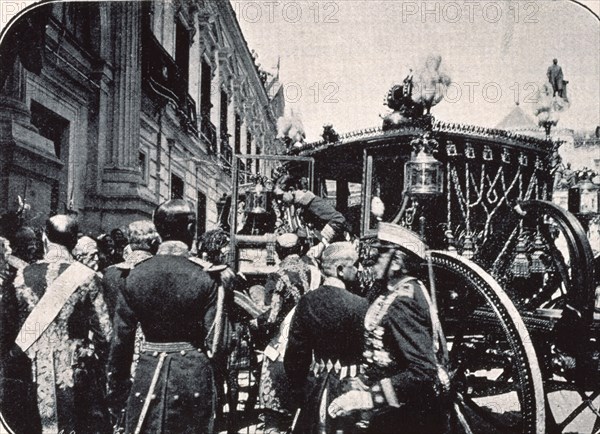FIN DEL SENADO HCO 1923-ALFONSO XIII LLEGA AL SENADO-FOTOGRAFIA"NUEVO MUNDO"
MADRID, BIBLIOTECA