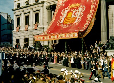 Défilé au cours de la cérémonie de proclamation du roi Juan Carlos