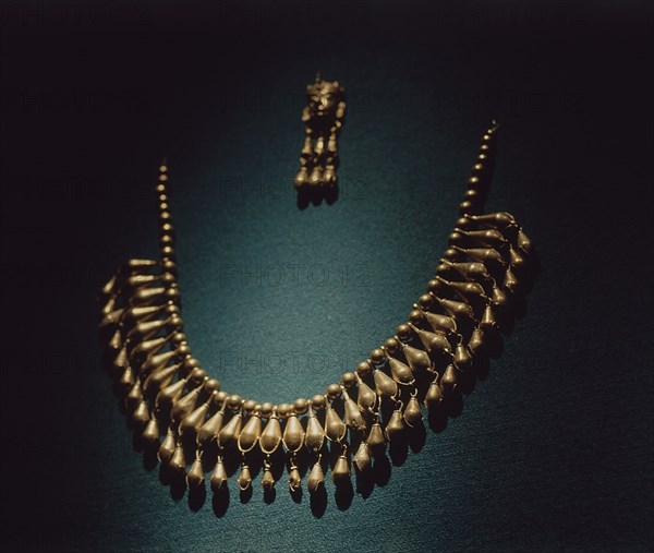 INTERIOR-COLLAR EN ORO-PIEZA DE ORFEBRERIA PREHISPANICA
OAXACA, MUSEO ESTADO-CONV STO