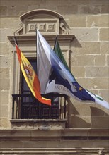 VANDELVIRA ANDRES 1509/75
EXTERIOR-VENTANA CON BANDERAS ESPAÑOLA Y DEL AÑO EUROPEO DEL