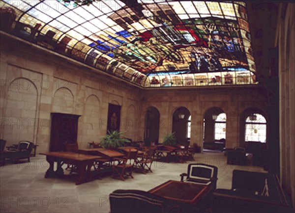ECHEVARRIA ANTONIO
INTERIOR-SALA CON TECHO DE VIDRIERA REPRESENTANDO CASA DE JUNTAS
GUERNICA,