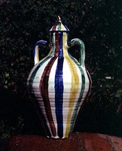 CANTARO  PARA AGUA VIDRIADO Y DECORADO EN COLORES CON DOS ASAS Y TAPA
NIJAR, COLECCION