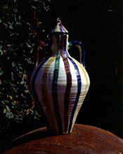 CANTARO  PARA AGUA VIDRIADO Y DECORADO EN COLORES CON DOS ASAS Y TAPA
NIJAR, COLECCION