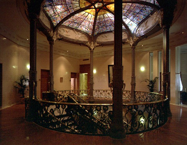 GRASES RIERA JOSE 1850-1919
INTERIOR-PLANTA SUPERIOR:BARANDILLA DE LA ESCALERA Y VIDRIERA EN EL