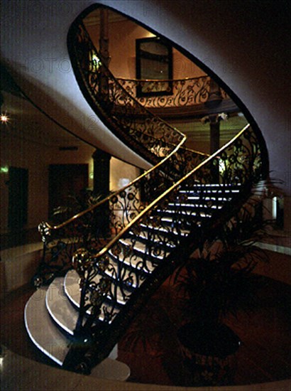 GRASES RIERA JOSE 1850-1919
INTERIOR-ESCALERA CON BARANDILLA EN BRONCE-1902/3-MODERNISTA
MADRID,