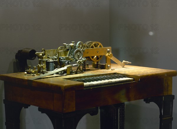 PIANOLA-INSTRUMENTO MUSICAL DE FINES DEL S XIX

This image is not downloadable. Contact us for