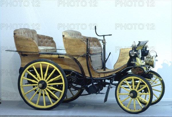 AUTOMOVIL MODELO DELAHAYE 1898
PROVINCIA, RACE - CLUB DE GOLF
MADRID

This image is not
