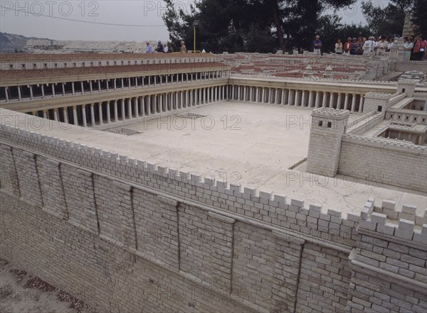 TEMPLO DE HERODES-PATIO EXTERIOR PORTICADO CON EL CLAUSTRO REAL A LA IZQUIERDA
JERUSALEN, MAQUETA