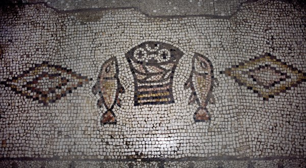 INTERIOR-DET MOSAICO QUE CONMEMORA EL MILAGRO DE LOS PANES Y PECES-BIZANTINO
TABGHA, IGLESIA DE