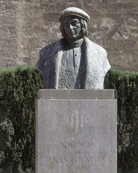 MONUMENTO A JUAN LUIS VIVES-BUSTO CON RETRATO-VALENCIA 1966
VALENCIA, EXTERIOR
VALENCIA