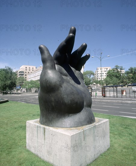 BOTERO FERNANDO 1932
PASEO DE LA CASTELLANA-ESCULTURA-MANO
MADRID, EXPOSICION