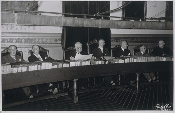 PORTILLO
FOTOGRAFIA- REUNION DE ACADEMICOS EN 1953  PRESIDIDA POR DON RAMON MENENDEZ PIDAL/ DE IZQ