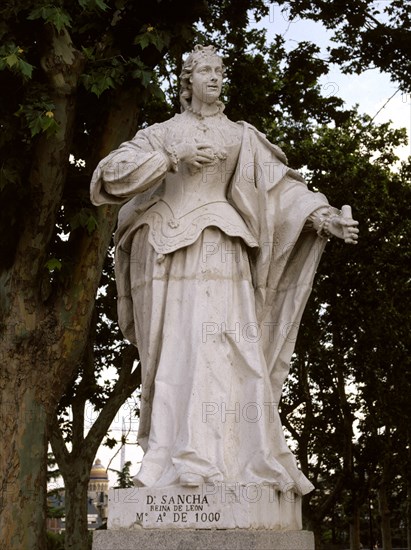 ESCULTURA DE DOÑA SANCHA REINA DE LEON- JARDINES DE LA PLAZA DE ORIENTE
MADRID, PLAZA DE