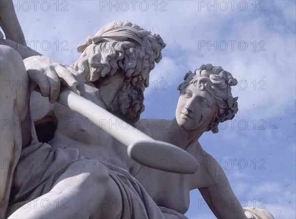 KUNOMANN
ESCULTURA ALEGORICA DEL DANUBIO MOLDAVA ELBA E INN FRENTE AL PARLAMENTO- S XIX