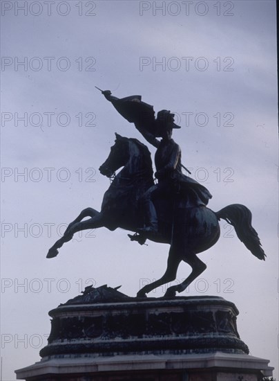 ESCULTURA ECUESTRE DEL ARCHIDUQUE CARLOS EN LA  HELDENPLATZ
VIENA, PALACIO IMPERIAL