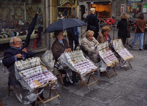 VENDEDORAS DE LOTERIA
MADRID, PUERTA DEL SOL
MADRID

This image is not downloadable. Contact us