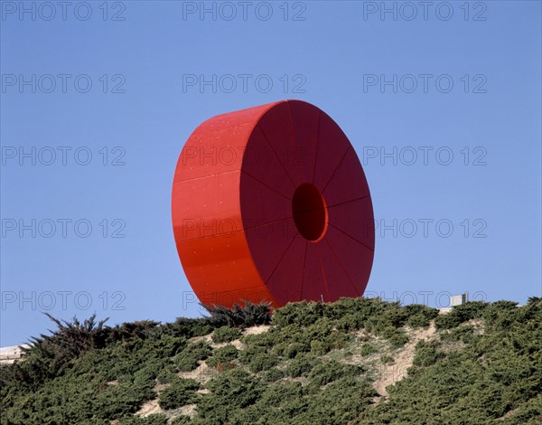 ESCULTURA CIRCULAR POLICROMADA CONOCIDA COMO "EL DONUTS"
MADRID, IFEMA-PARQUE JUAN CARLOS