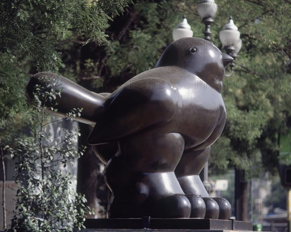 BOTERO FERNANDO 1932
PAJARO 1992
MADRID, EXPOSICION BOTERO
MADRID

This image is not