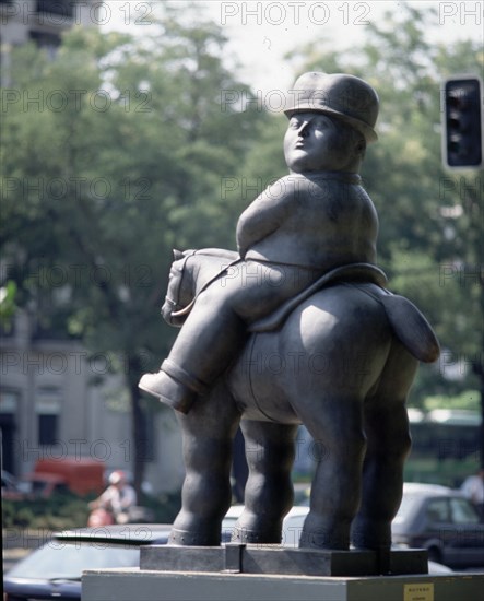 BOTERO FERNANDO 1932
HOMBRE A CABALLO
MADRID, EXPOSICION BOTERO
MADRID

This image is not