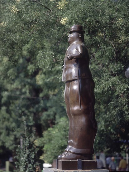 BOTERO FERNANDO 1932
HOMBRE - VISTA LATERAL
MADRID, EXPOSICION BOTERO
MADRID

This image is