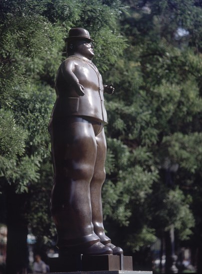 BOTERO FERNANDO 1932
HOMBRE
MADRID, EXPOSICION BOTERO
MADRID

This image is not downloadable.