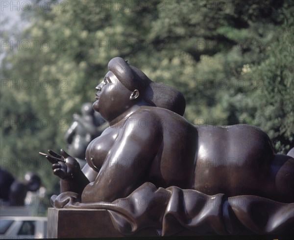 BOTERO FERNANDO 1932
DETALLE - MUJER CON CIGARRO - 1987
MADRID, EXPOSICION BOTERO
MADRID

This