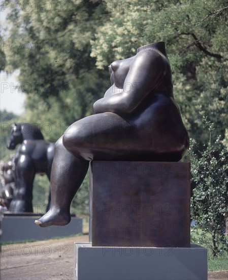 BOTERO FERNANDO 1932
ESCULTURA SEDENTE SIN MANOS Y SIN CABEZA
MADRID, EXPOSICION