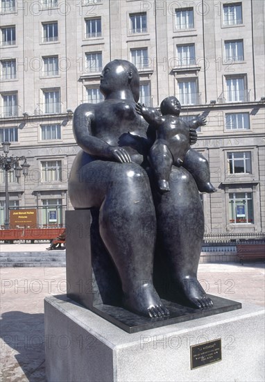 BOTERO FERNANDO 1932
LA MATERNIDAD - DONADA A LA CIUDAD POR OVIEDO DE GABLA
OVIEDO,