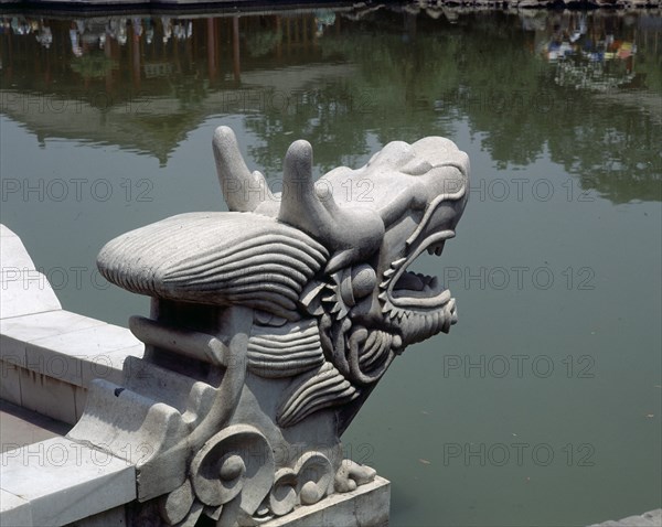 CABEZA DE DRAGON EN EL PALACIO BALNEARIO - 644 AC - ESCULTURA MITOLOGICA
XIAN, BALNEARIO