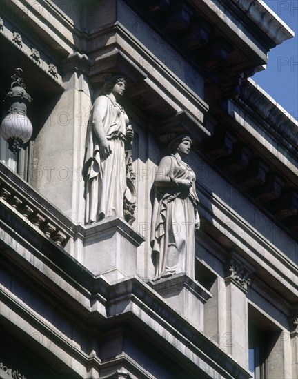 ADARO EDUARDO/SAINZ LASTRA S
CARIATIDES EN LA FACHADA - 1882-91
MADRID, BANCO DE