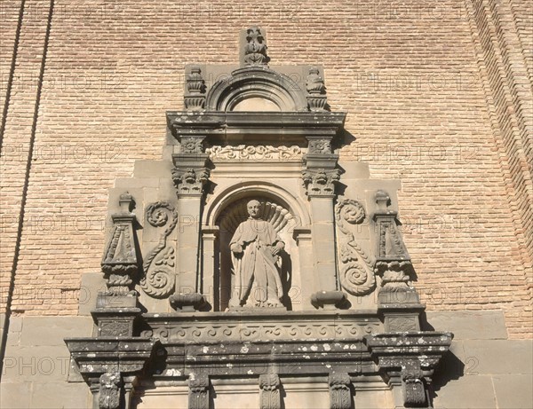 ONOFRE ESCOL PEDRO
DET-PORTADA IZQUIERDA DE LA IGLESIA- HORNACINA CON LA ESCULTURA DE S BENITO- S