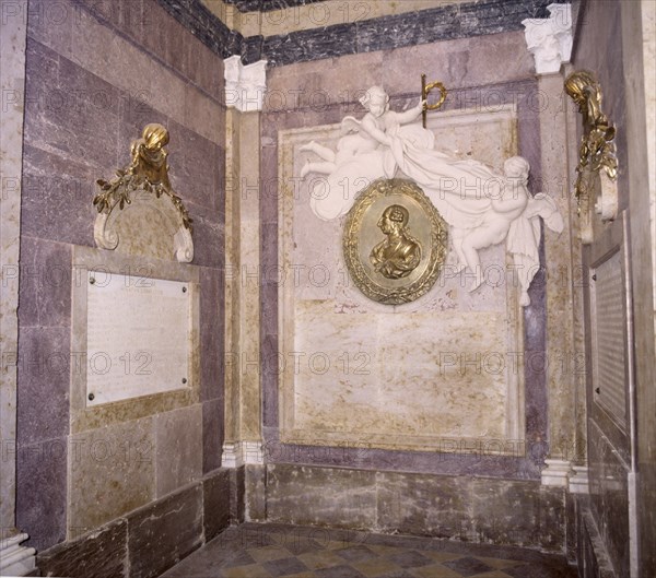 SALAS CARLOS
PANTEON DE REYES- MEDALLON EN BRONCE DORADO DE CARLOS III OBRA DEL PLATERO JOSE
