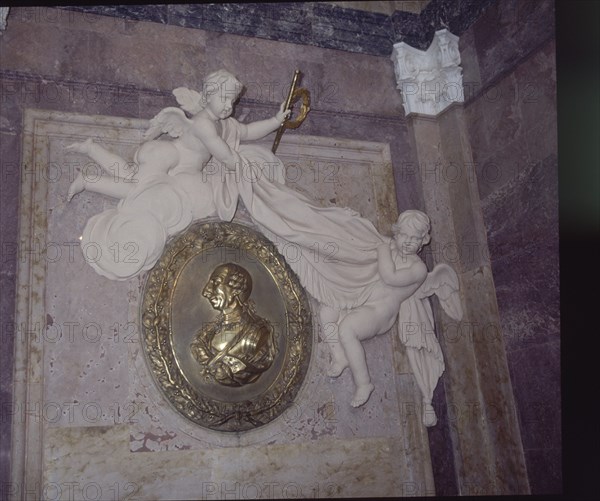 SALAS CARLOS
PANTEON DE REYES- MEDALLON EN BRONCE DORADO DE CARLOS III OBRA DEL PLATERO JOSE