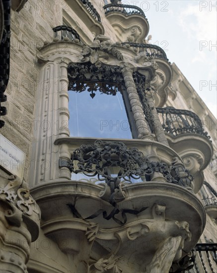 GAUDI ANTONI 1852-1926
DET DE LA FACHADA - TRIBUNA O BALCON TRILOBULADO - 1898-1900
BARCELONA,