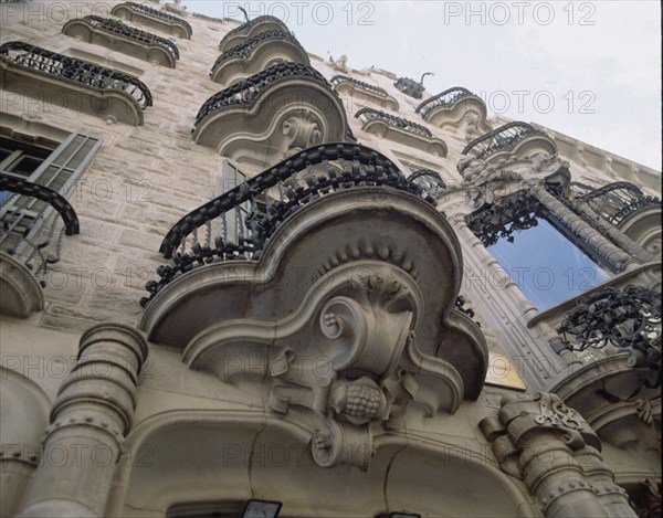 GAUDI ANTONI 1852-1926
DET DE LA FACHADA - BALCONES TRILOBULADOS - 1898-1900
BARCELONA, CASA