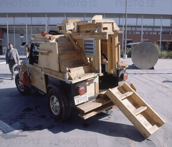 SANCHEZ CASTILLO FERNANDO
THE EMERGENCY OBSERVER - 2000
MADRID, IFEMA-ARCO
MADRID

This image