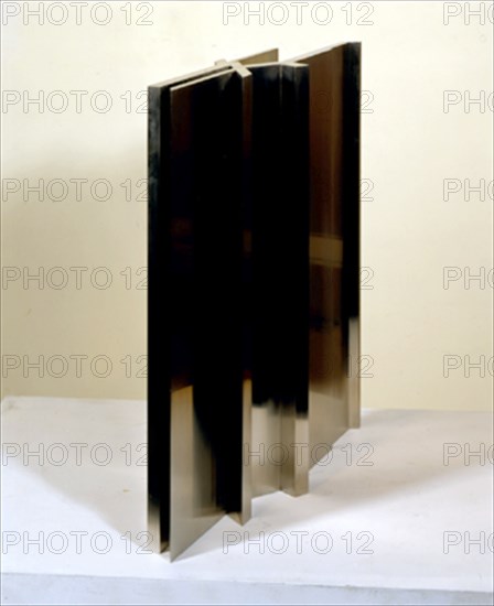 PALAZUELO PABLO 1916-
SIGNO VI - 2000 - ACERO INOX
MADRID, GALERIA SOLEDAD