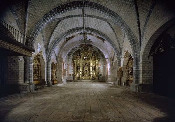 INTERIOR - IGLESIA DE UNA NAVE CON BOVEDAS GOTICAS - S XV - RETABLO BARROCO RESTAURADO
VILLA DEL