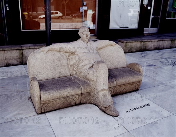 PLAZA DEL HUMOR - BANCO CON LA ESCULTURA DE ALVARO CUNQUEIRO-ESCRITOR GALLEGO- 1912/81
CORUÑA,