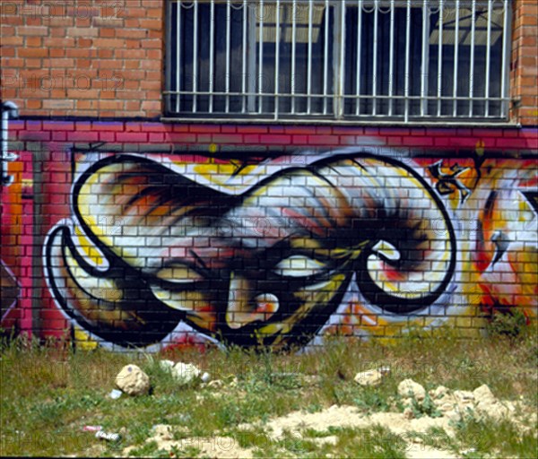 GRAFFITI EN LA PARED DE LADRILLO
COLMENAR VIEJO, EXTERIOR
MADRID

This image is not