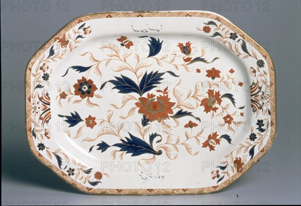 WEDGWOOD TALLER
FUENTE DEL SERVICIO WEDGWOOD "JAPON Nº 2" DISEÑO ORDENADO POR FATH ALI SHAM EN