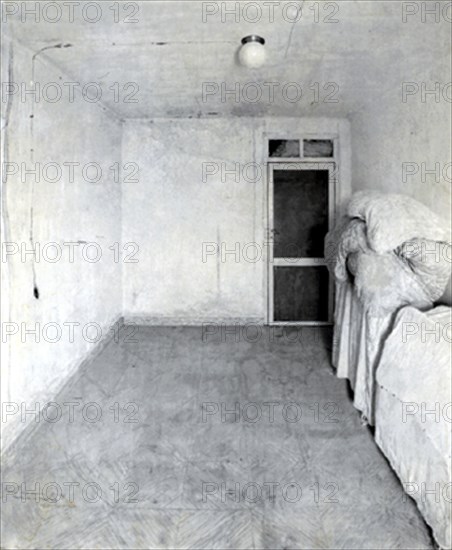 LOPEZ ANTONIO 1936/
HABITACION EN TOMELLOSO - 1971/72 - LAPIZ/PAPEL - 81x69
MADRID, COLECCION