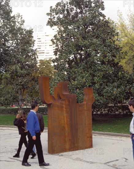 CHILLIDA EDUARDO 1924/2002
ESPACIO VIII - 2000 - EXPOSICION DE ESCULTURA ESPAÑOLA CONTEMPORANEA EN