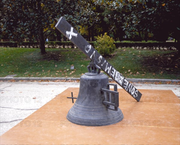 TAPIES ANTONI 1923-
CAMPANA - 1995 - EXPOSICION DE ESCULTURA ESPAÑOLA CONTEMPORANEA EN EL PASEO DE