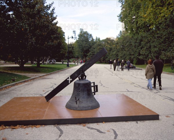 TAPIES ANTONI 1923-
CAMPANA - 1995 - EXPOSICION DE ESCULTURA ESPAÑOLA CONTEMPORANEA EN EL PASEO DE